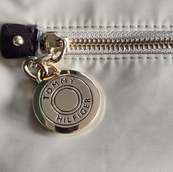 Tommy Hilfiger Cross Body Logo Purse - Picture 7 of 8